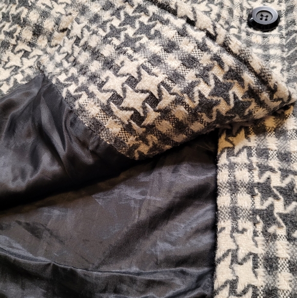 Romy | Houndstooth Coat - Picture 5 of 7